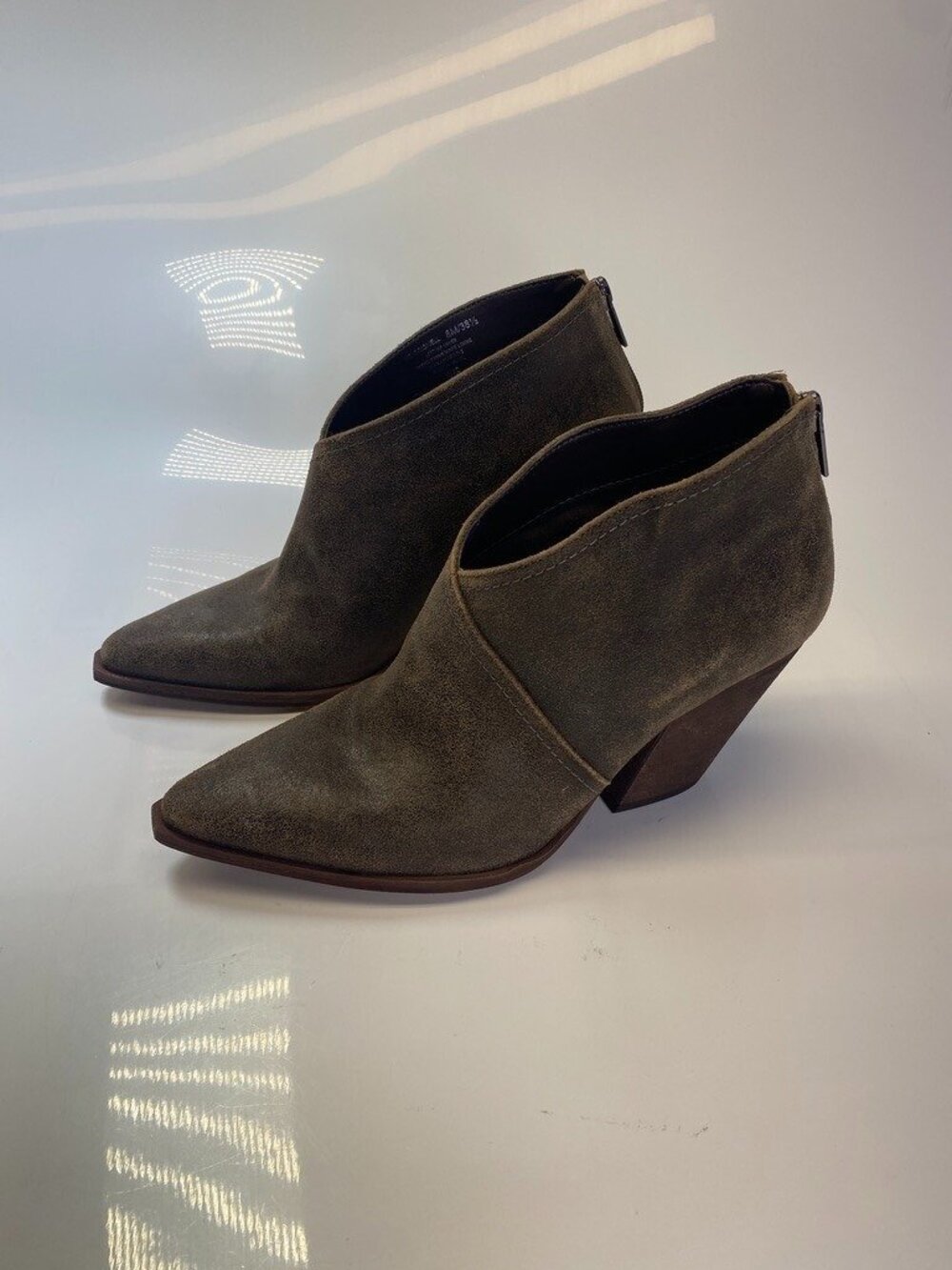 Vince Camuto Women's Grishell Tabacco Suede Leather Brown Bootie Sz 8